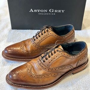 Mens wingtip leather dress shoes